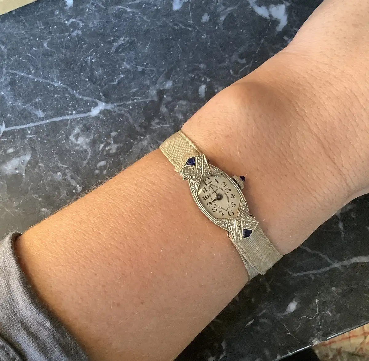 Montre Art Déco Diamants, Saphir et Platine