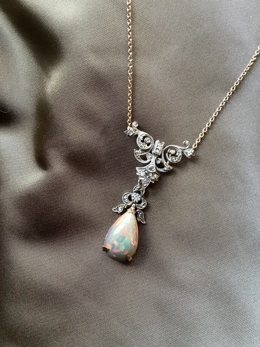 Collier Opale Noire, Diamants, Or 18ct et argent