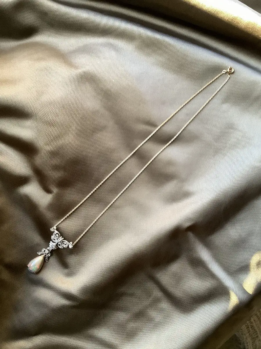 Collier Opale Noire, Diamants, Or 18ct et argent