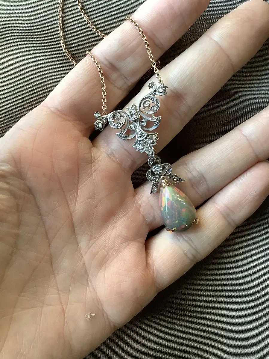 Collier Opale Noire, Diamants, Or 18ct et argent