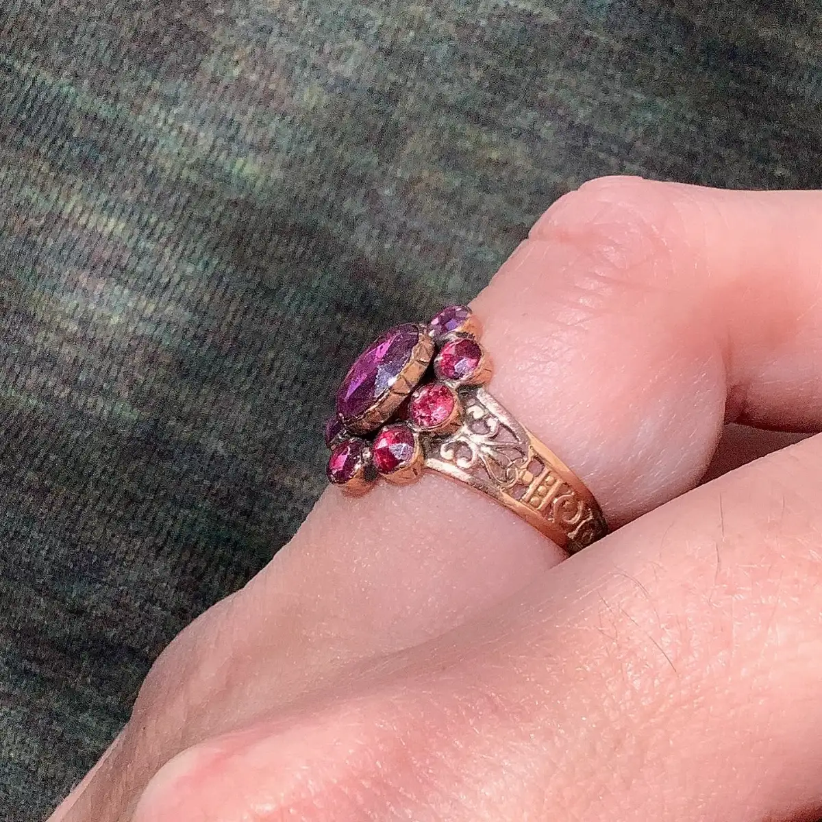 Bague Marguerite Or & Grenats de Perpignan